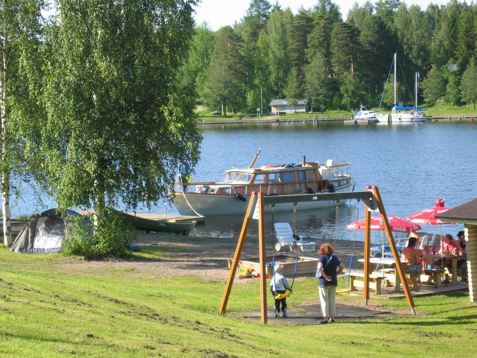 Mansikkaharju Holiday Camp Леппявирта Экстерьер фото